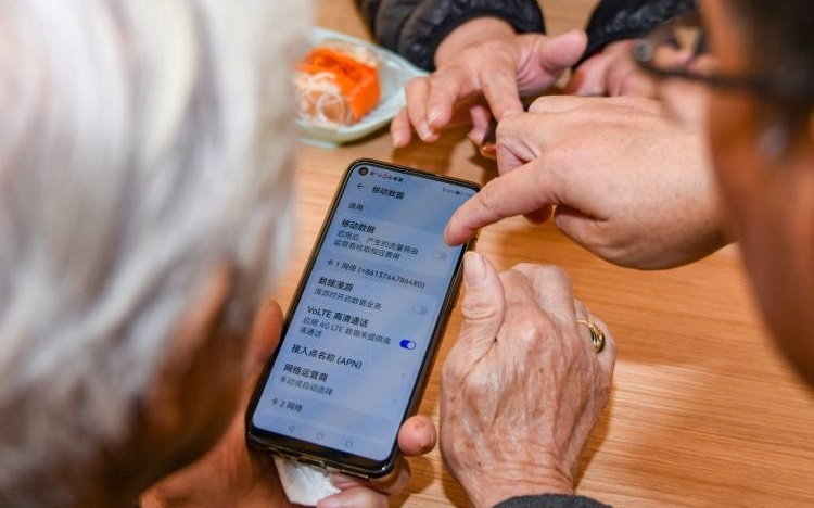 文汇时评｜从“博眼球”到“暖人心”，数字应用当以民为本