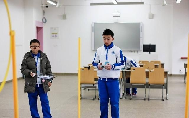 机器人对决、无人机穿梭……2000余名“蜀少年”在资阳竞逐科创梦