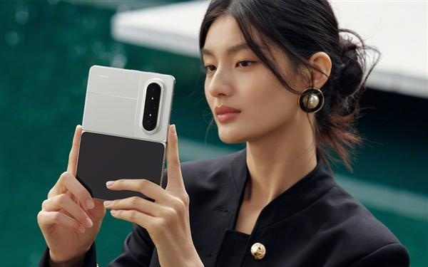 安卓首款阔折叠！三星Galaxy Z Fold8 Wide来了：对标华为