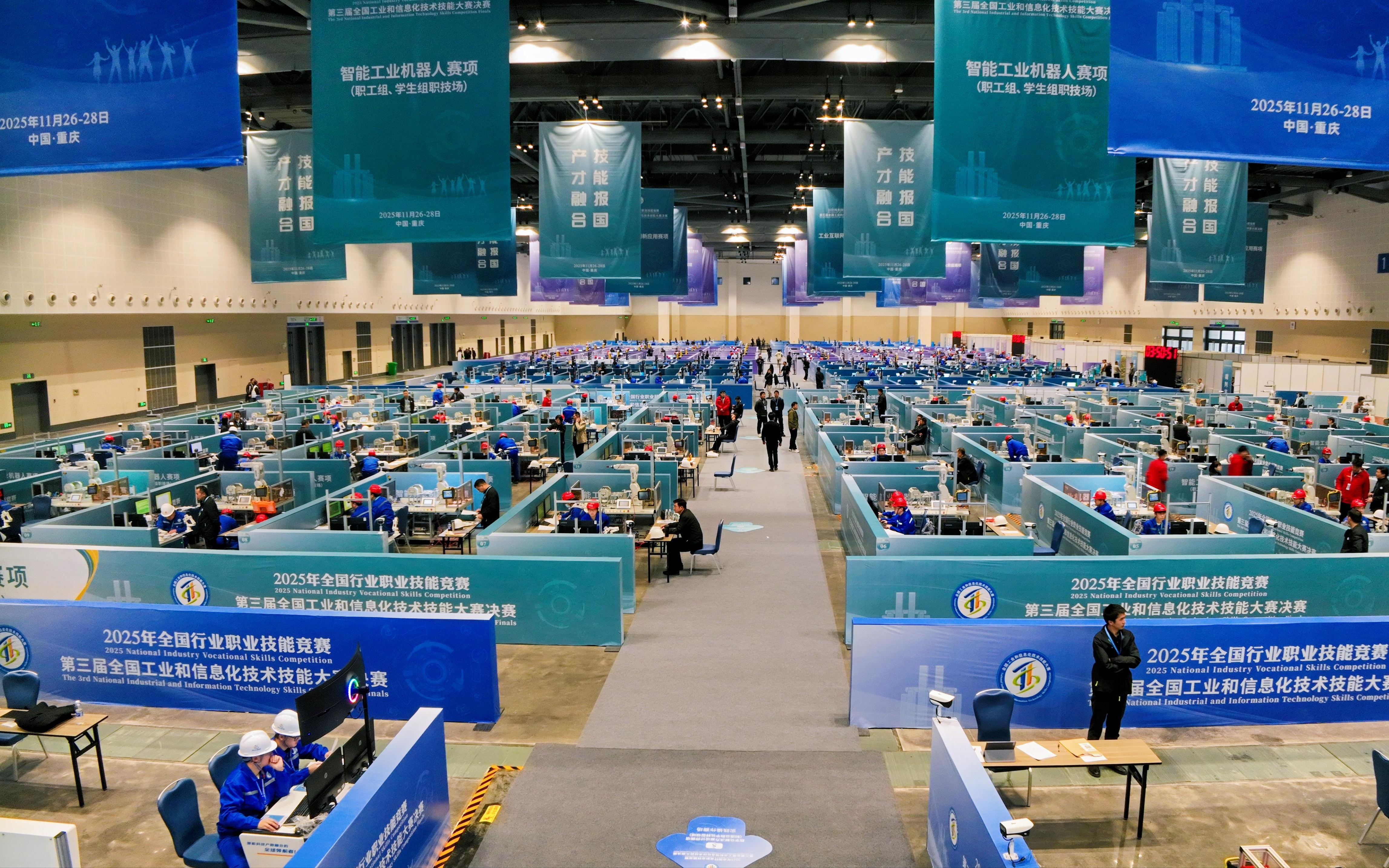 人形机器人应用场景加快落地，人才市场需求旺盛