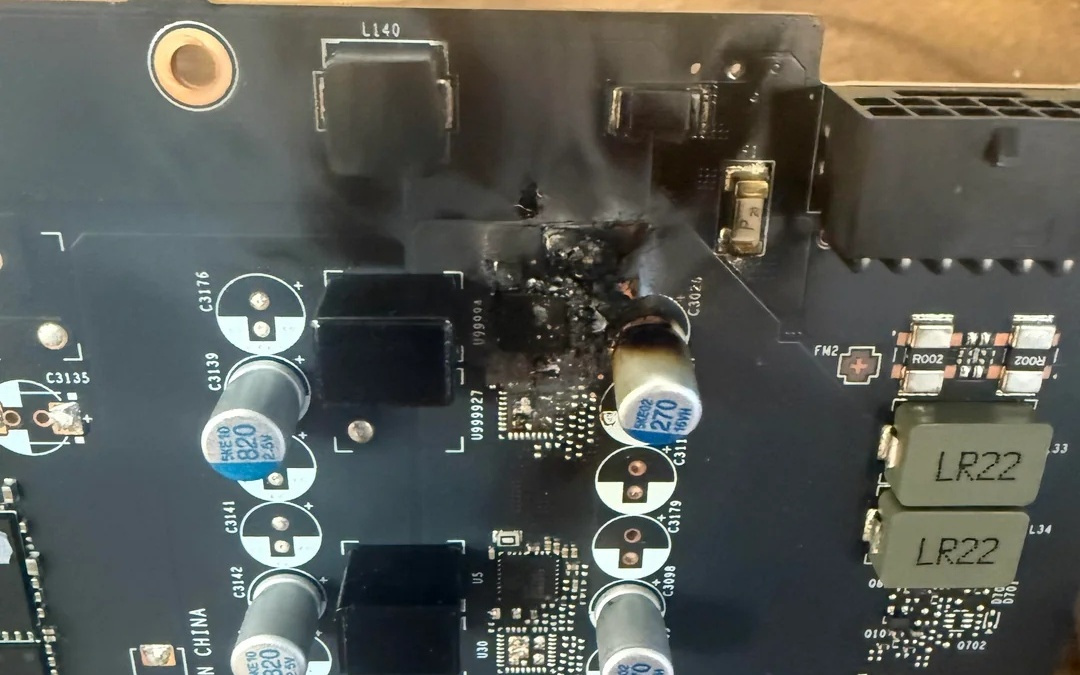 通电即喷火：网友反馈其RTX 4080 Super显卡烧出贯穿孔