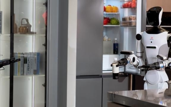 倒酱油、拌肉馅,看春晚机器人化身“新春大厨”