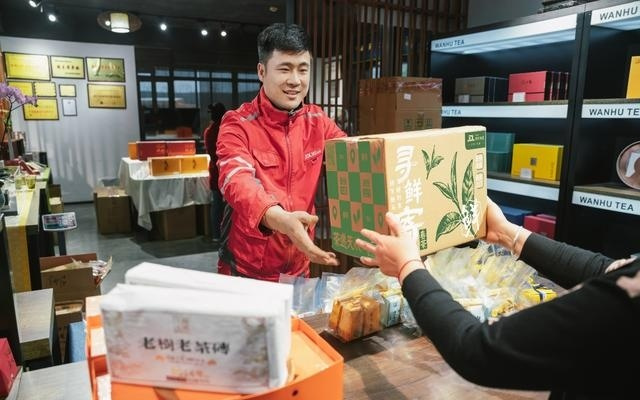 信阳毛尖最快次晨送达全国，京东快递开启“护航模式”