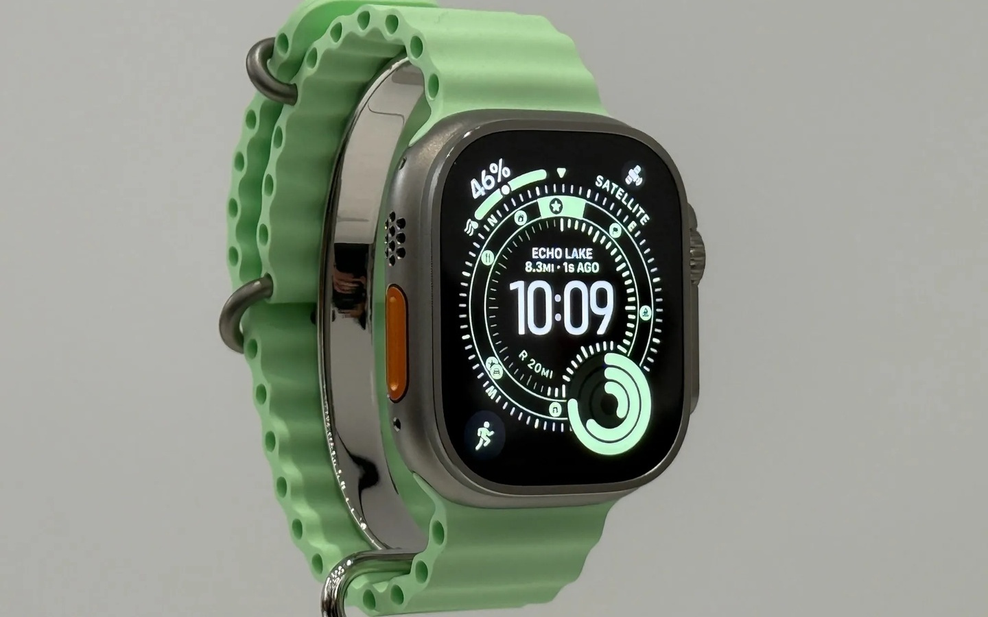 苹果Apple Watch Ultra 3智能手表和 AirPods Pro 3 无线耳机上手