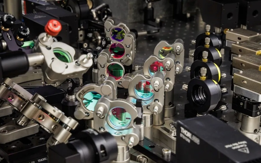 硼硅玻璃实现长期稳定数据存储