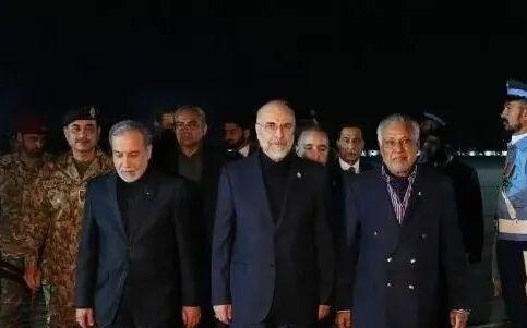 美国载人绕月飞船，返回地球