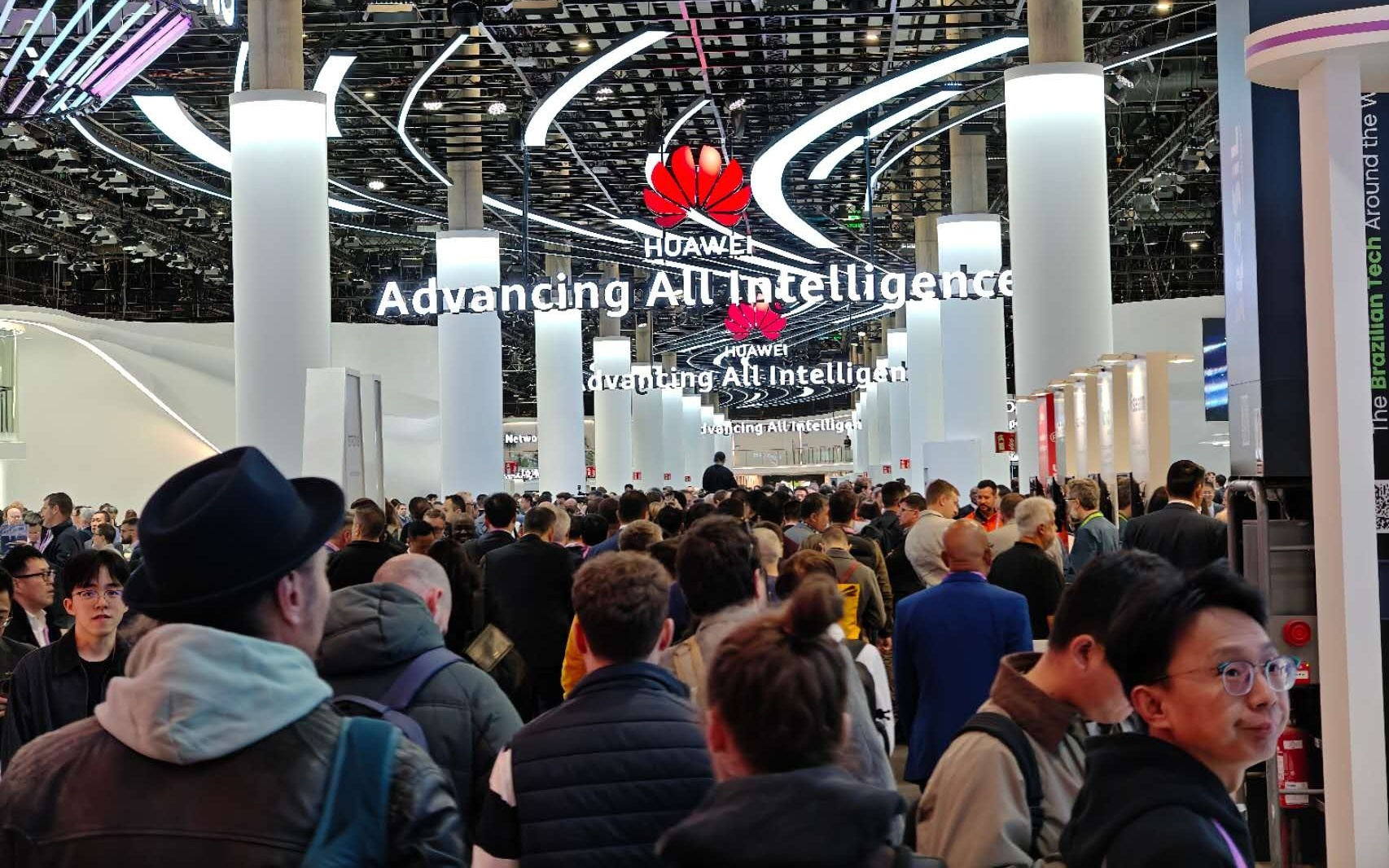 关键战略频谱“U6G”,登上华为展台C位