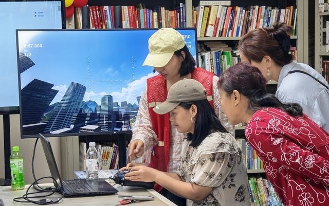 云端探趣!郑州市中原区方圆经纬社区开展无人机科普体验活动