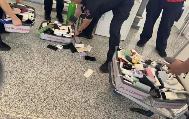 二手充电宝6元收40元卖，谁在给电子垃圾开绿灯？丨中听
