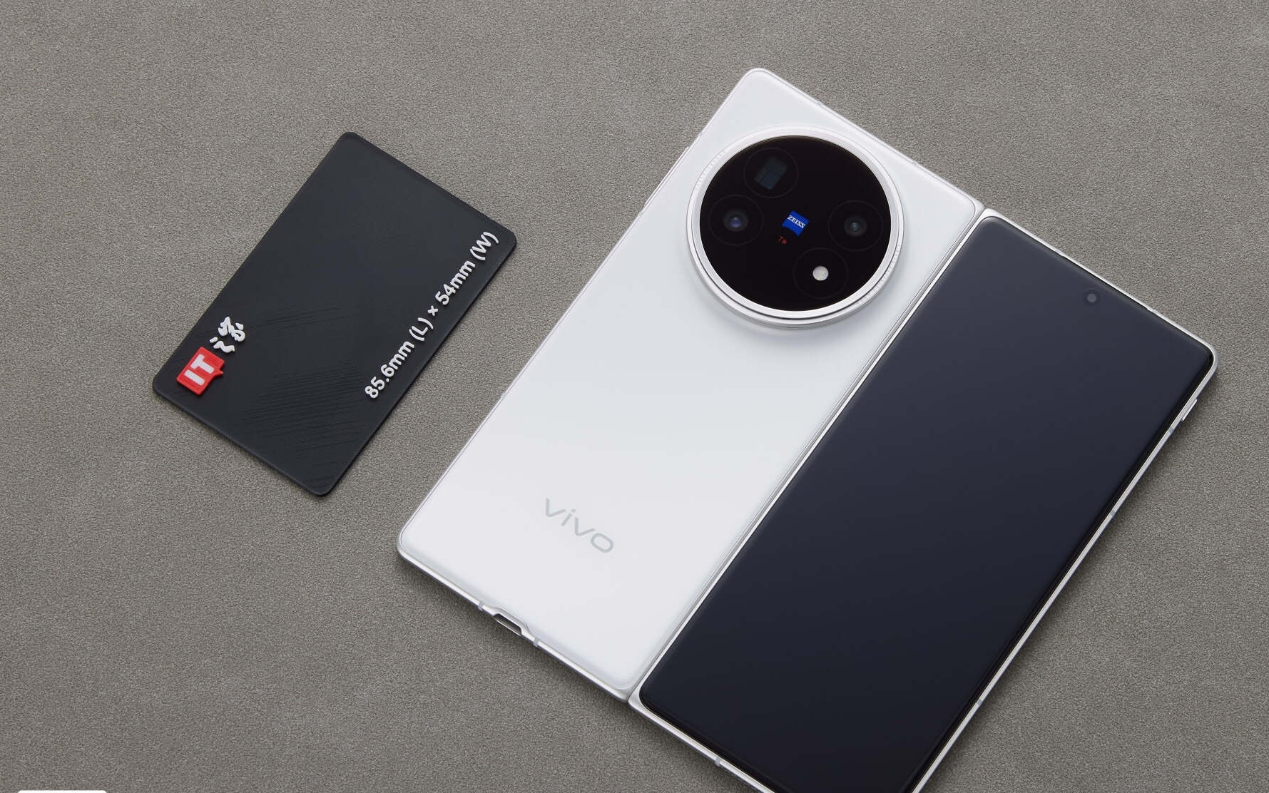 消息称某厂大折叠升级正代旗舰芯、2亿影像，预计为vivo X Fold6