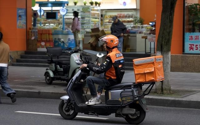 淘宝闪购“春节八大举措”保障关怀骑士：近20亿元跑单激励、火车票补贴、新春礼包、年夜饭......