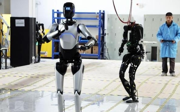 智元第5000台通用具身机器人在上海量产下线