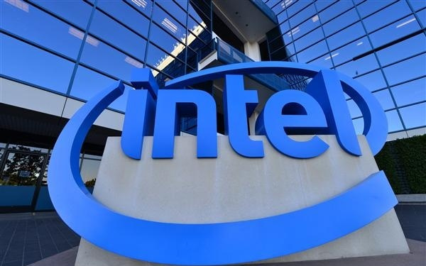 Intel 300万颗TPU大单被泼冷水!摩根大通:2nm芯片仍归台积电、英特尔只做封装