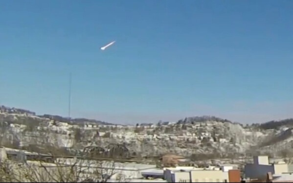 最新 | 250吨TNT量级！7吨重陨石，美国上空解体！视频曝光→