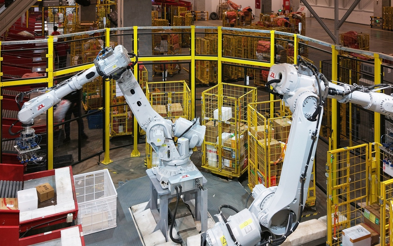 京东发布“异狼”升级版：单臂进化到双臂，为包裹抓取和码垛设计