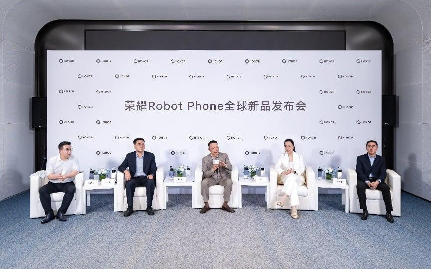 对话荣耀高管：探索AI终端新形态 推动具身交互加速融入真实场景
