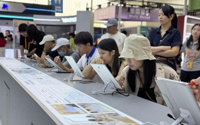 服贸会上的AI课：各路“神器”交卷，开启教育无限可能
