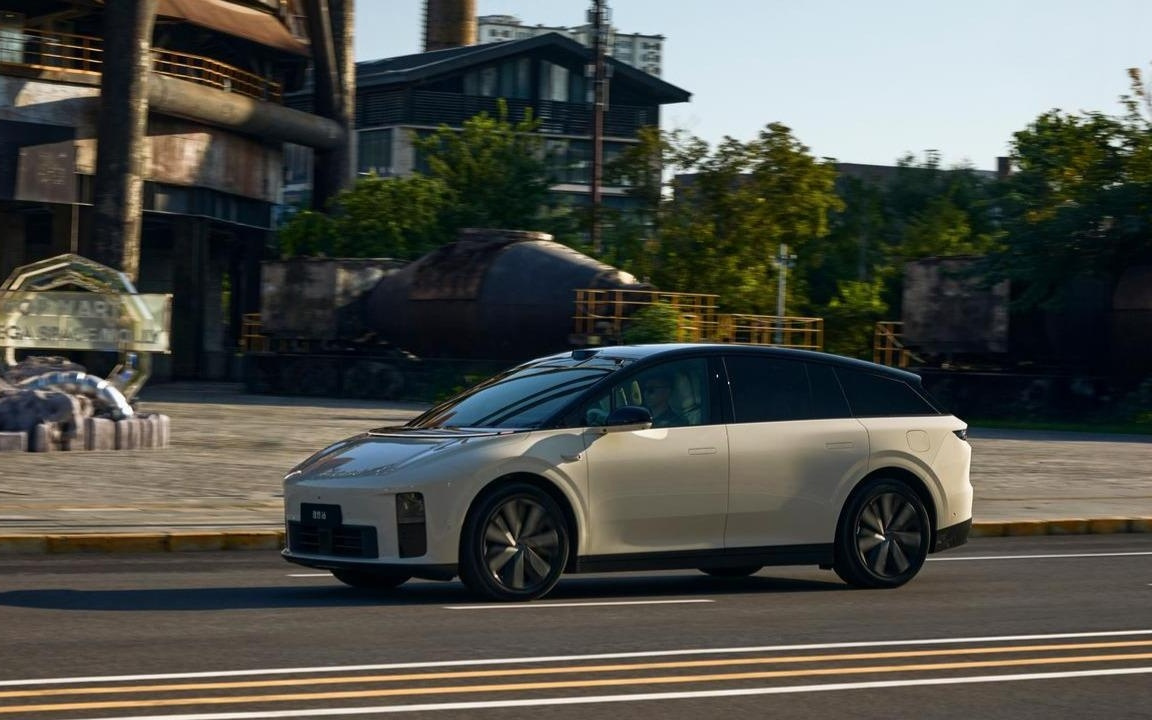 李想，杀回理想