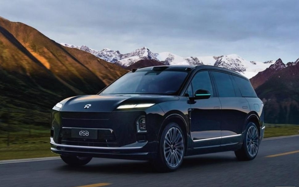 蔚来全新ES8汽车第40000台交付今日达成，用时约百天