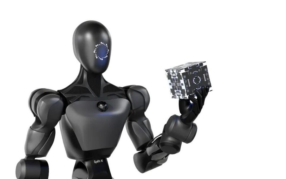 全球首个：具身智能机器人在宁德时代电池产线“上岗打工”