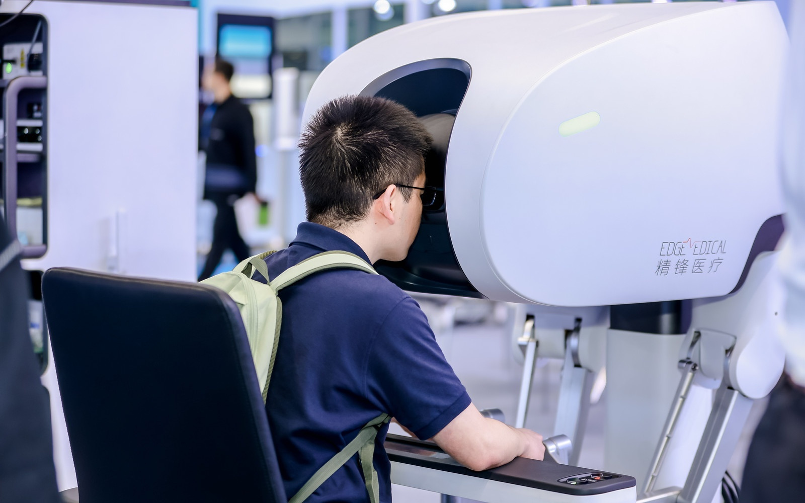 千余款“黑科技”閃耀鵬城，引領全球藥械創新浪潮