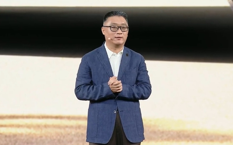 上汽新车撞脸小米SU7！首款车上市仨月销量下滑3成，总裁开年拜访任正非