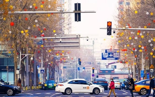 12月31日打车需求量预计突破8000万，打车晚高峰将提前至15时｜封面有数