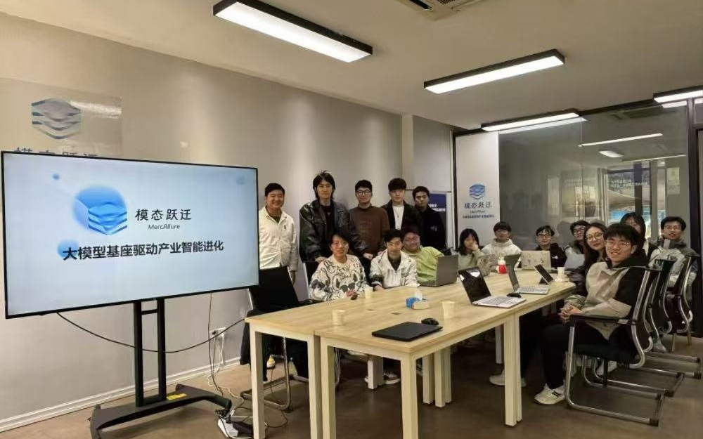 3位武大00后，融资数千万，要做智能体的“3D打印机”