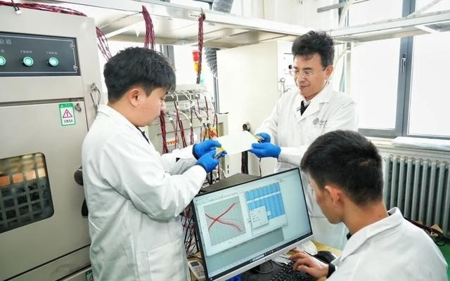 中国首创！锂电池续航时间提升一倍以上，零下50℃性能依旧一流｜新科普