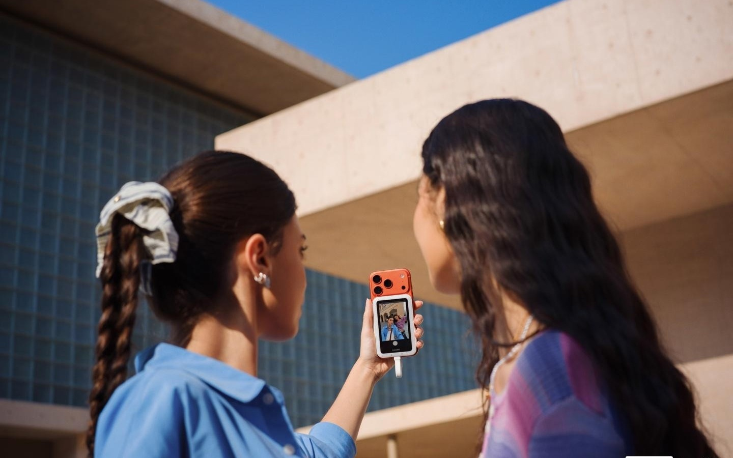 影石Snap手机自拍屏发布：终结“后置盲拍”，499元起