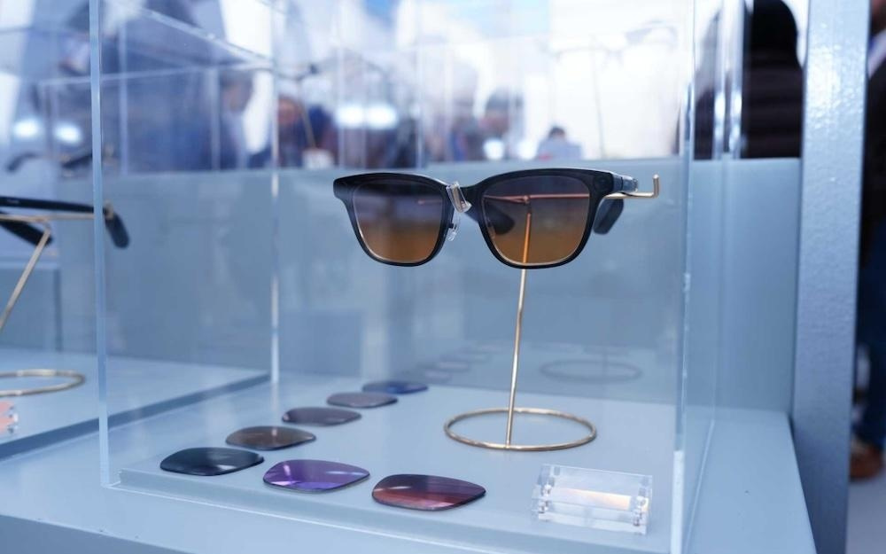 直面Meta,千问AI眼镜MWC全球发布展台“挤爆”!全能AI助手硬控老外