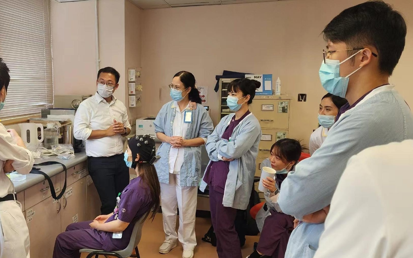 国内首款！这一脑机接口康复机器人亮相香港医院，成都企业参与研发