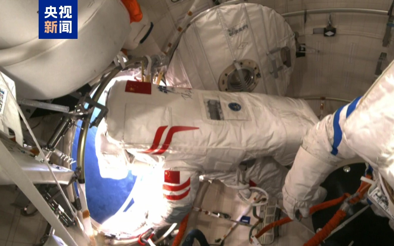 视频丨神舟二十一号航天员乘组圆满完成第一次出舱活动