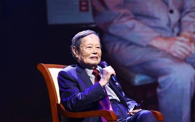 杨振宁先生缅怀室设在父亲曾执教的小楼里｜封面新闻记者清华采访侧记