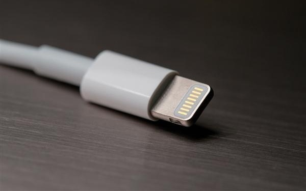 经典落幕！苹果首款Lightning接口iPhone 5被列为过时产品