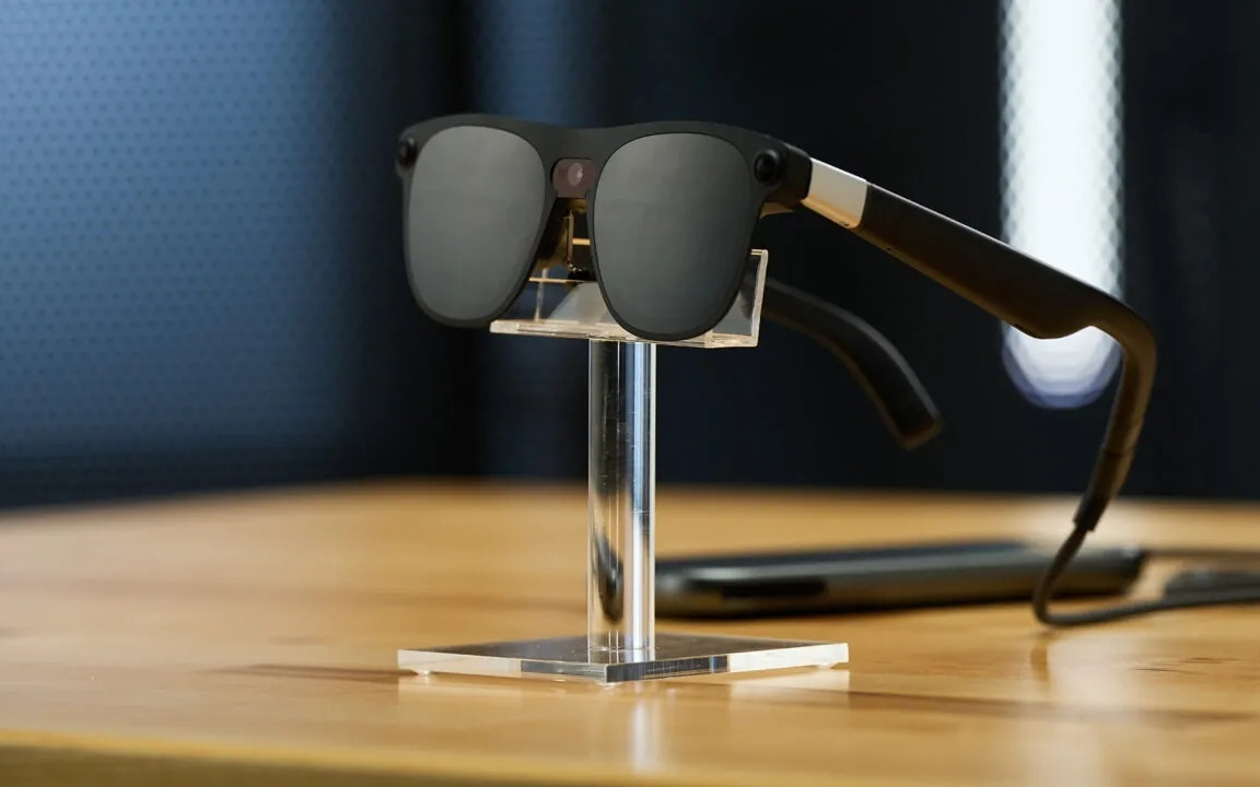 谷歌Android XR首款有线智能眼镜：XREAL Aura明年上市