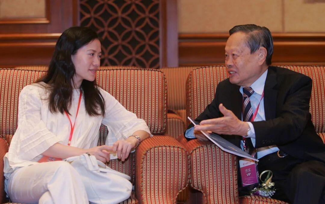 杨振宁夫人翁帆发文：他交出了一份满意的答卷