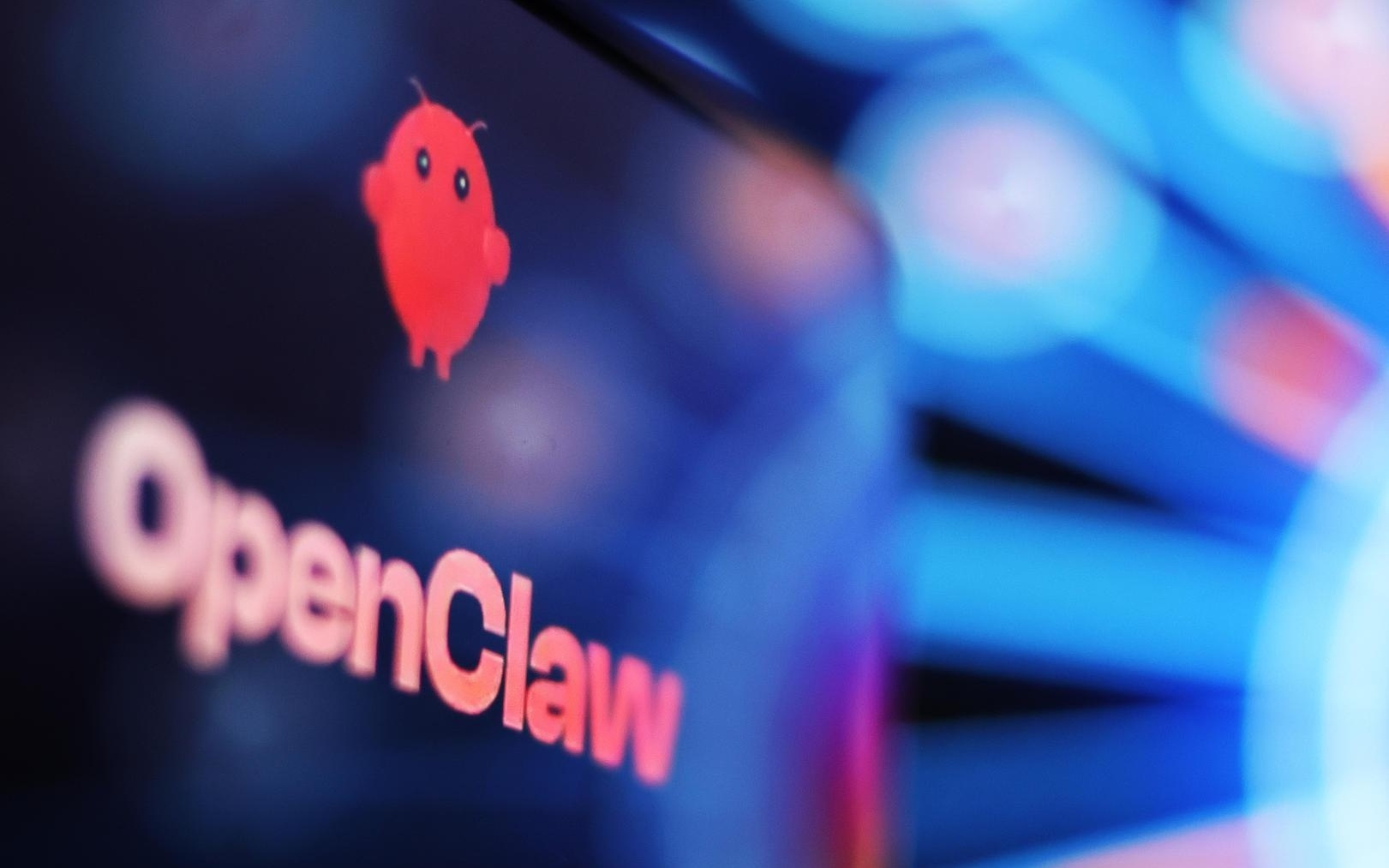 两会热评丨避免青少年过早使用AI？呵护探索欲比禁止更重要