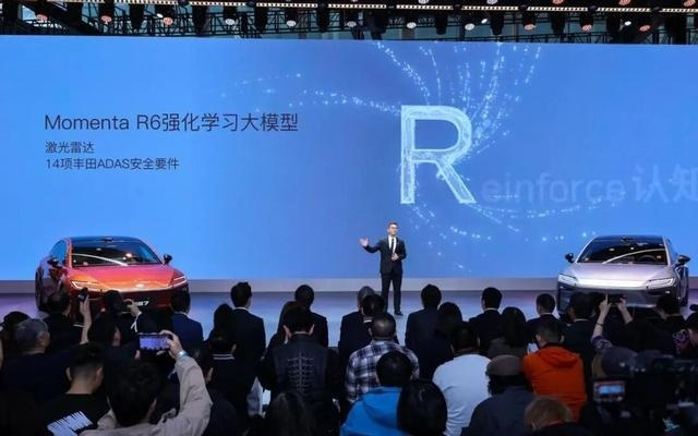 解决出行痛点：Momenta R6强化学习大模型实现安全可靠的城区智驾