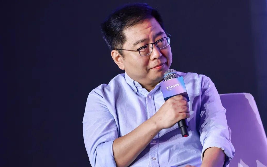 张鹏对谈朱啸虎、储瑞松、傅盛：Agentic AI 时代，不要什么东西都自己闷头做