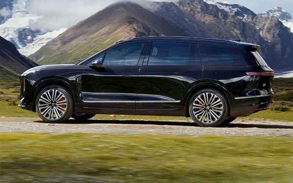 蔚来创奇迹！全新ES8月销2.2万台：超问界M8跻身大型SUV销冠