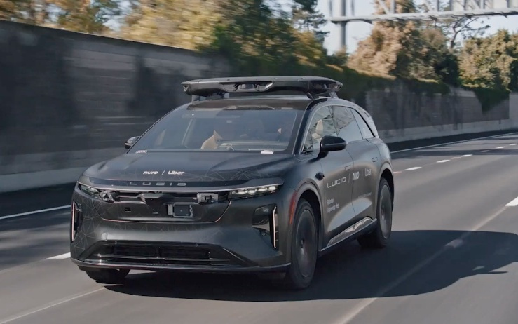 Uber无人驾驶出租车Robotaxi在CES 2026首秀