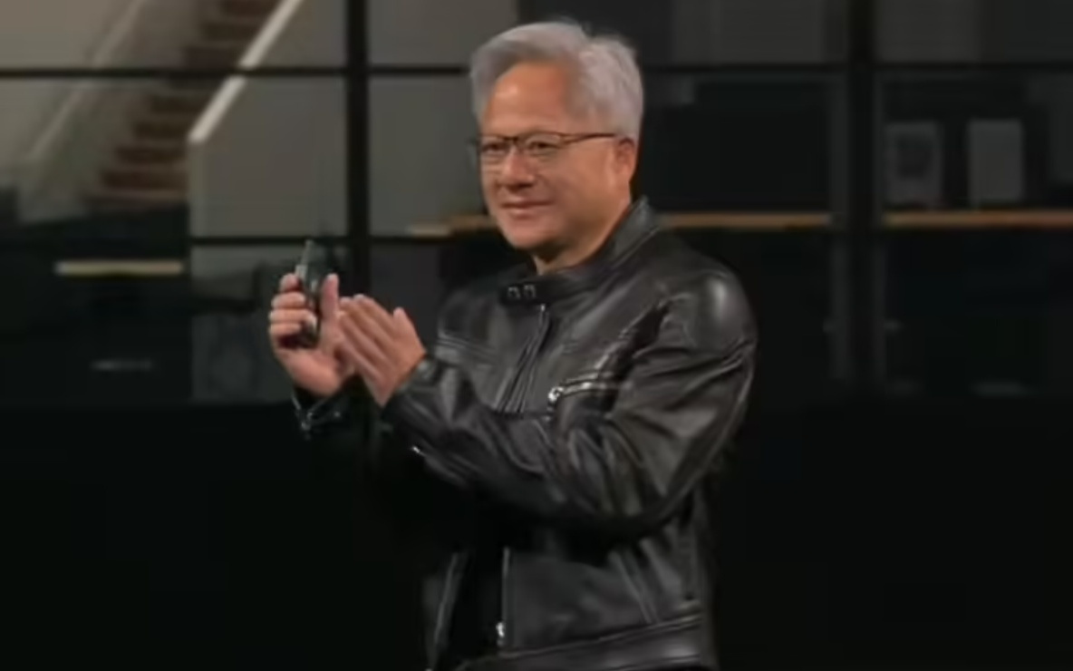 黄仁勋的独特管理：60 余名直接下属，无一对一会议