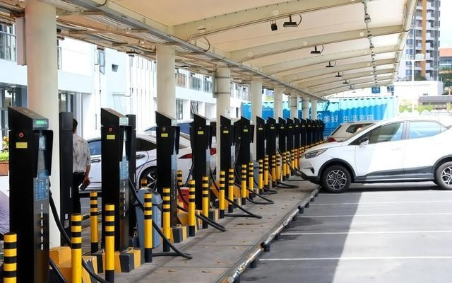 我国充电桩突破1900万