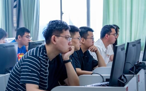 全省首家！连云港创新举办市级机关人工智能应用技能竞赛