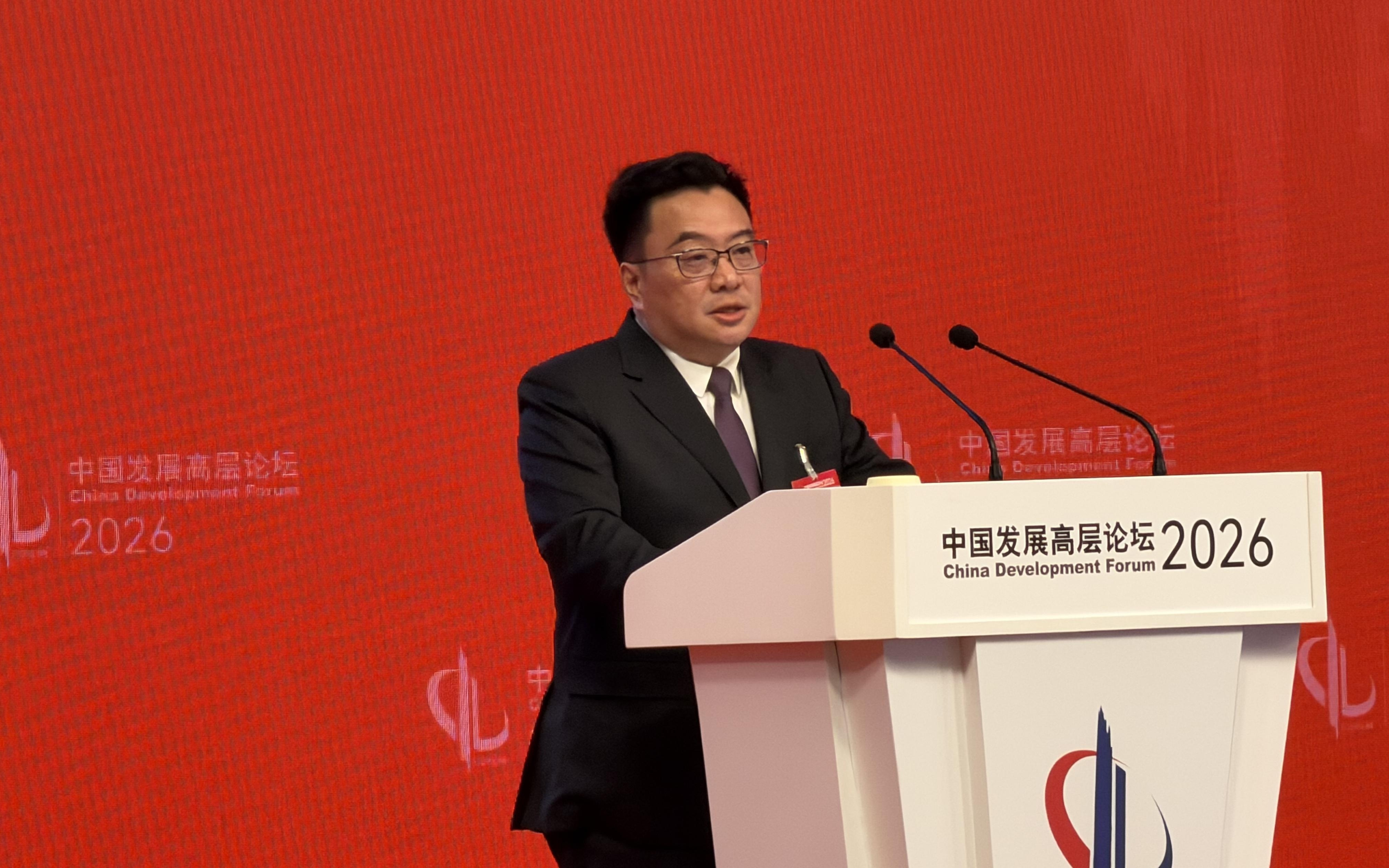 专家谈AI未来趋势：从“会做题”走向“会办事”