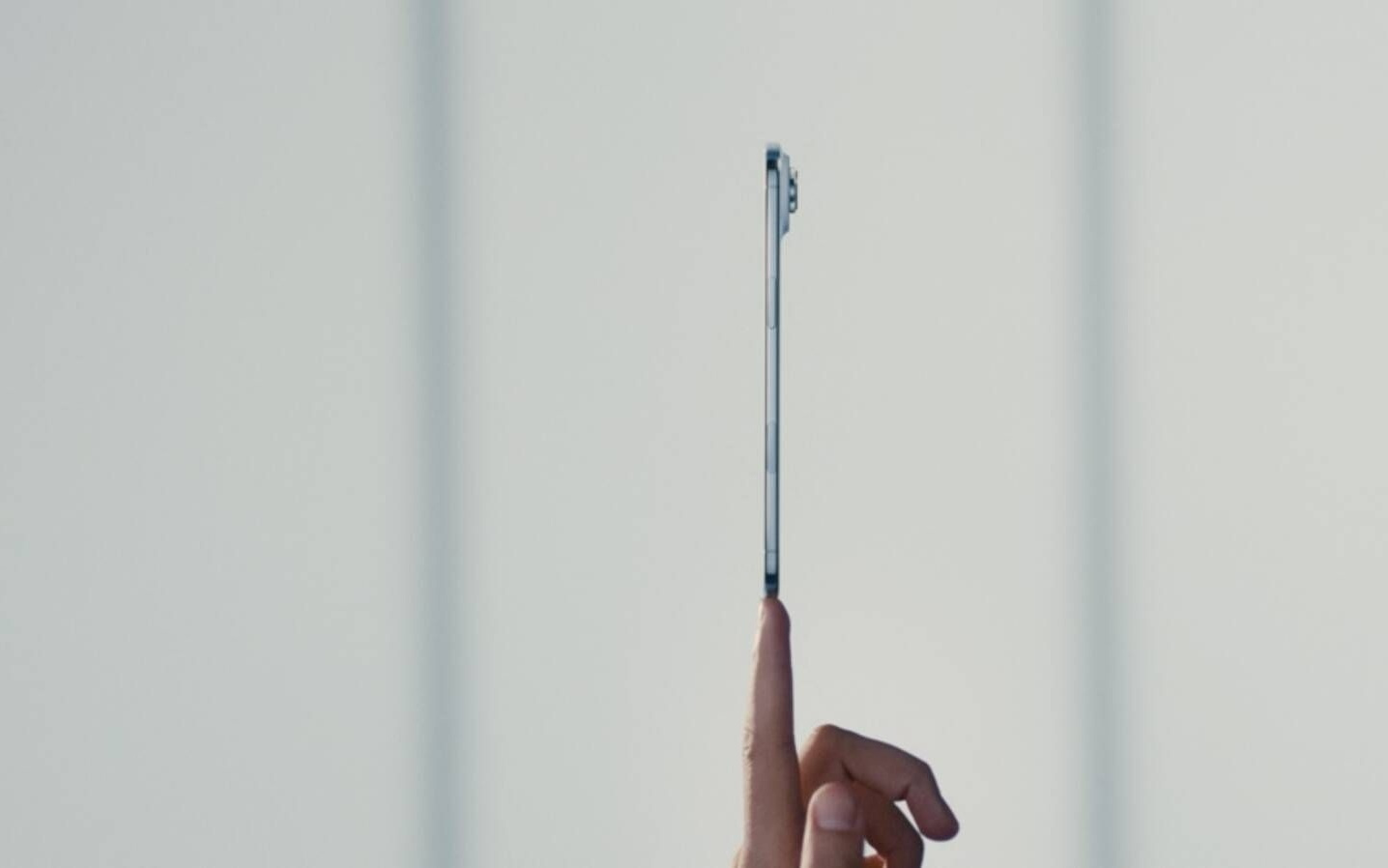 延续乔布斯梦想：iPhone Air 是苹果迈向“全玻璃”愿景的又一步