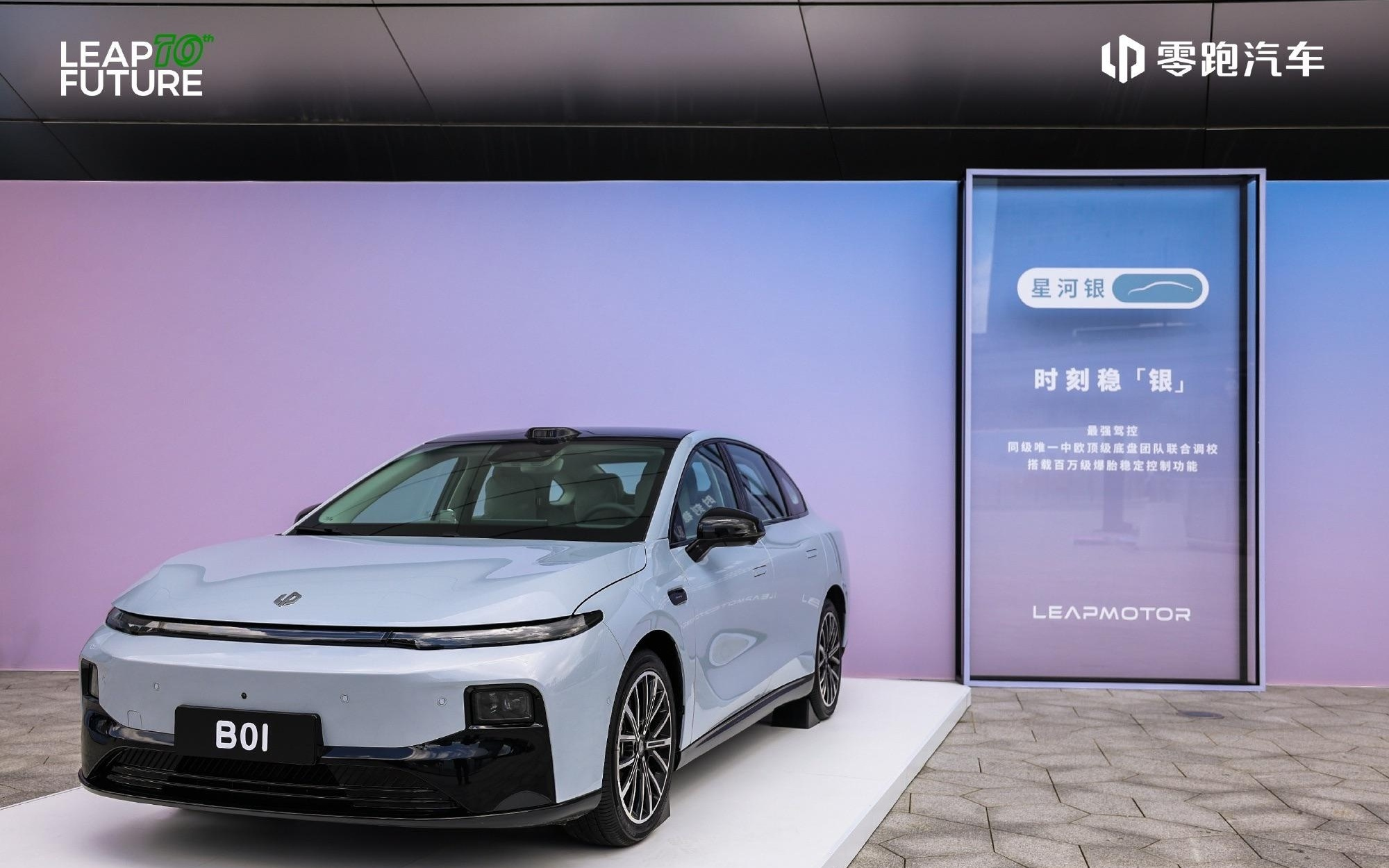 早报｜iOS 26 公测版正式推送/比亚迪回应「车辆失控」：车主自行停靠/华为两季度保持国内手机出货量第一