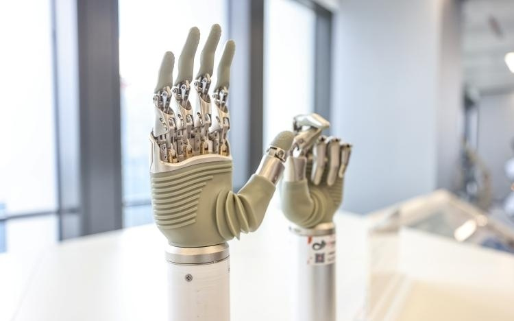 150万AI在线热聊，只许人类偷看？专家深度解读时，我听到了“掀桌子”