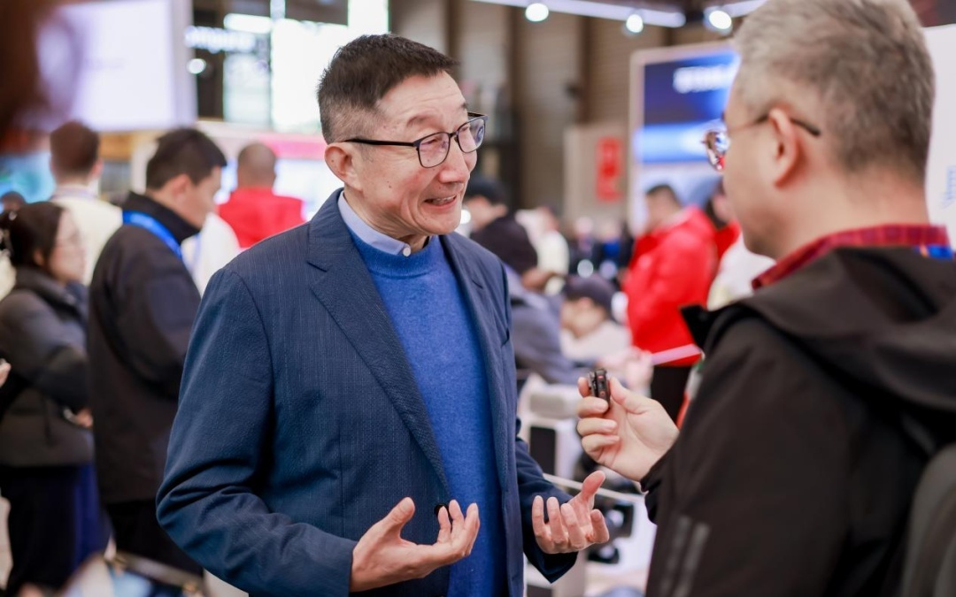 开启具身智能家用时代，科沃斯教你在家“养龙虾”